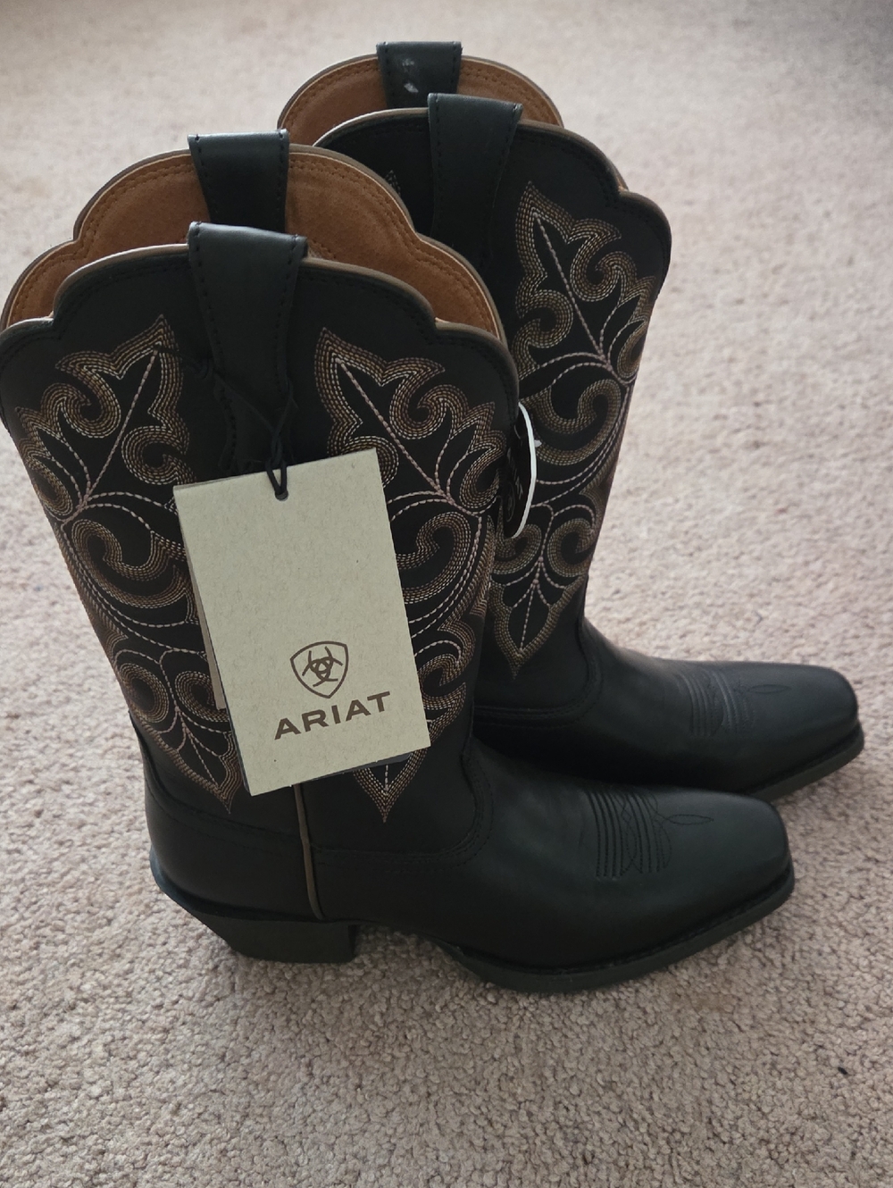 *NEW* Ariat Black Cowboy Boots with Brown Embroidery
